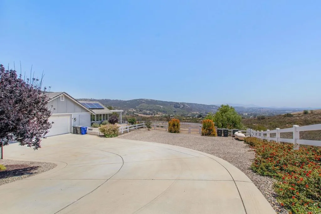 https://cdn.realtyfeed.com/cdn/127/306739720/5837bd80c9e4020b3b5ee6587df1302c.webp
