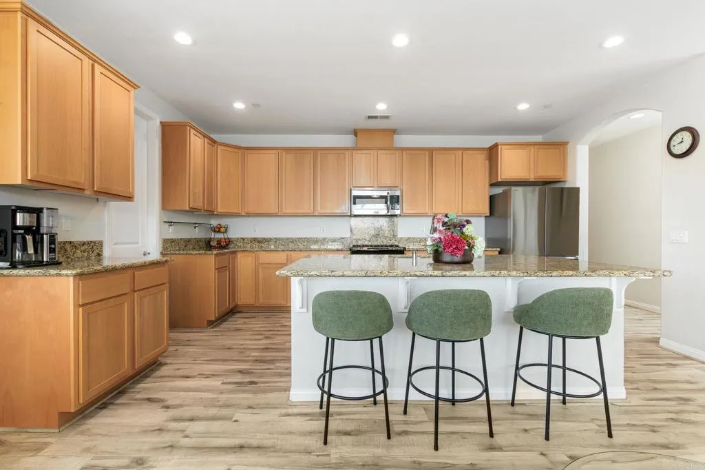 https://cdn.realtyfeed.com/cdn/127/306739720/693c5b6789e996150202006629dae4b8.webp