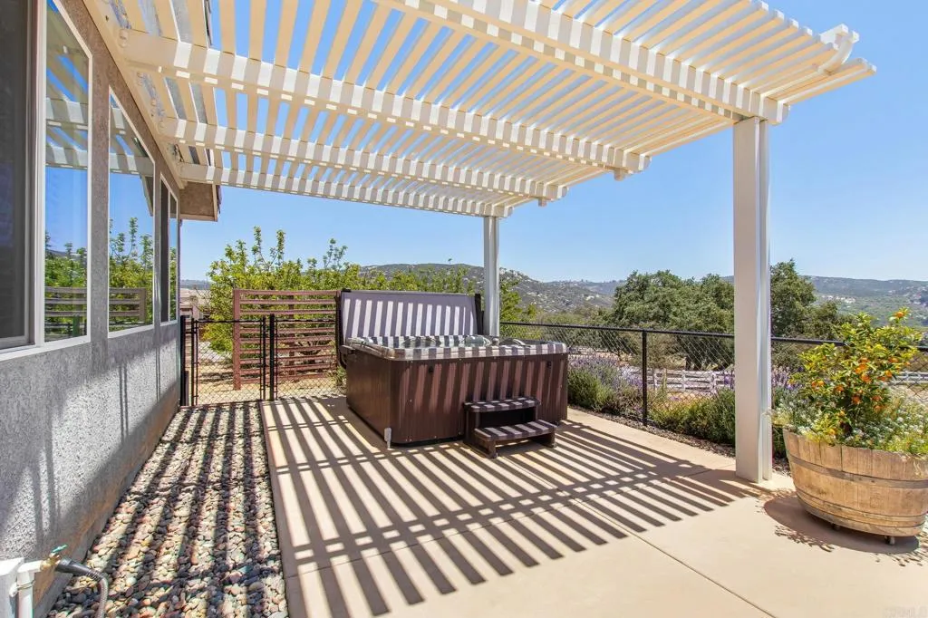 https://cdn.realtyfeed.com/cdn/127/306739720/8f1fad6ccadbe43385e39eef7e4accdd.webp