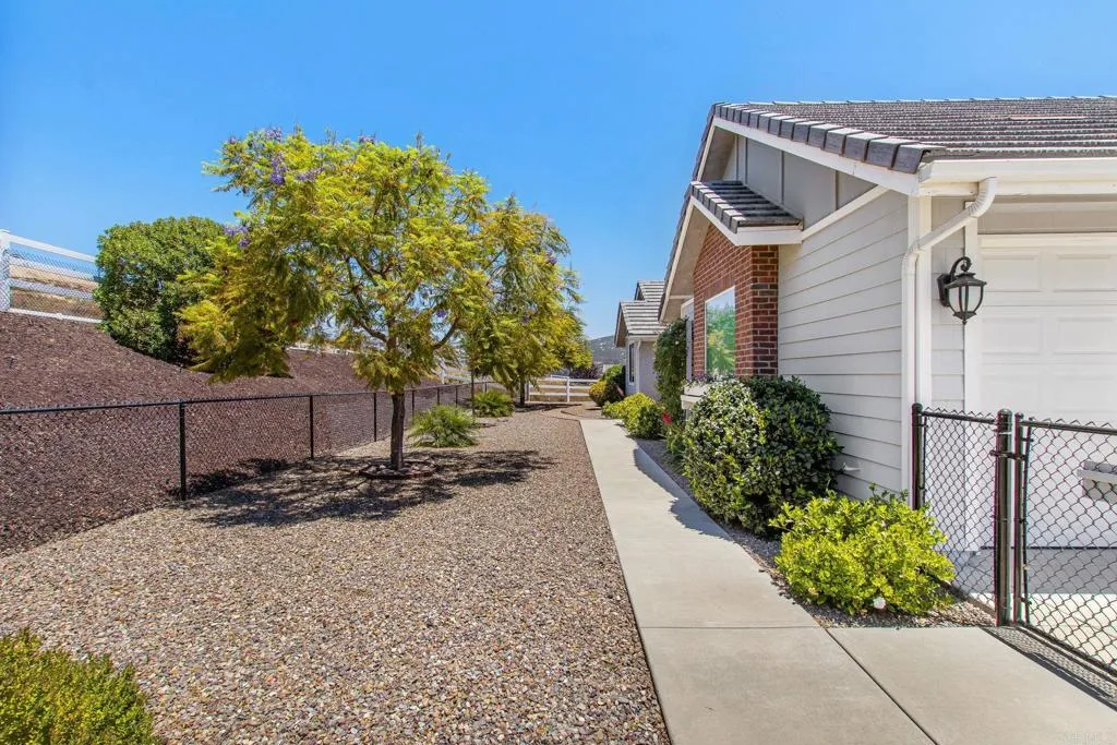 https://cdn.realtyfeed.com/cdn/127/306739720/8f1fea19dd7cc811e9d3cce179e6bfa4.webp