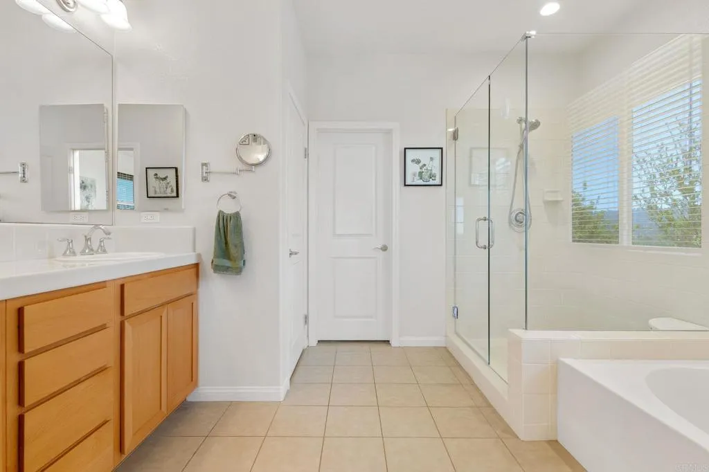https://cdn.realtyfeed.com/cdn/127/306739720/99fbf09c8883425577a336c161f3ebf5.webp