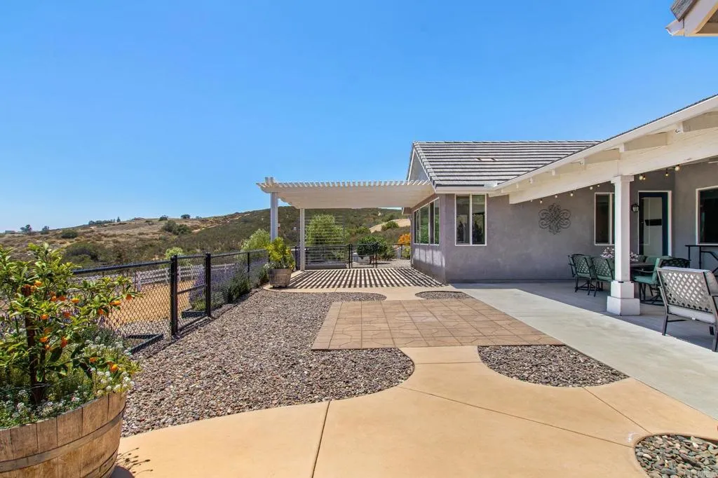 https://cdn.realtyfeed.com/cdn/127/306739720/cf86a436e2c0743e41e265d15660b3fc.webp