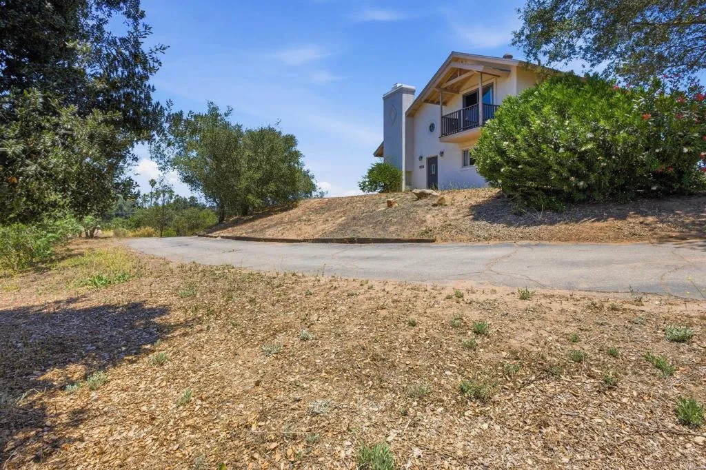 https://cdn.realtyfeed.com/cdn/127/306739778/02272cc306baabb5cf8de2482a577cb3.webp