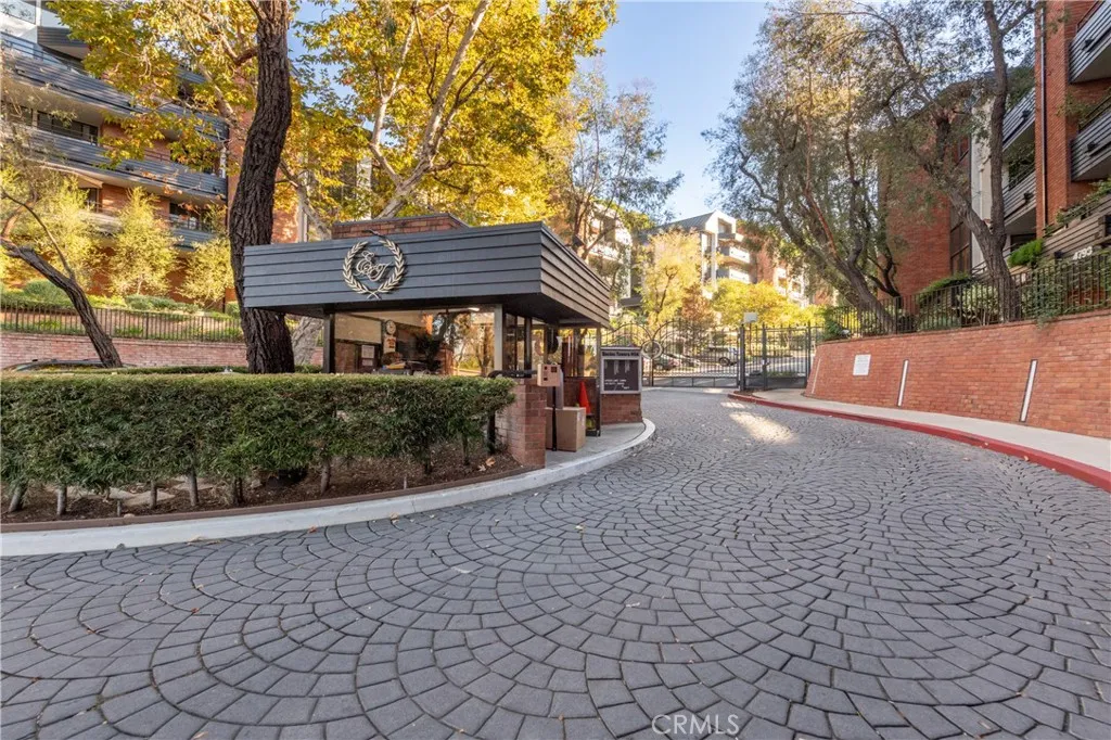 Encino, CA 91436