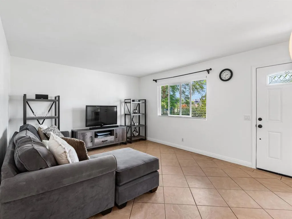 https://cdn.realtyfeed.com/cdn/127/306739823/cf9aa57f16d1e7472f38b6cf3189ec5f.webp