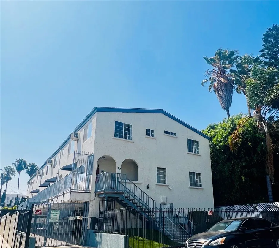 Hollywood, CA 90038