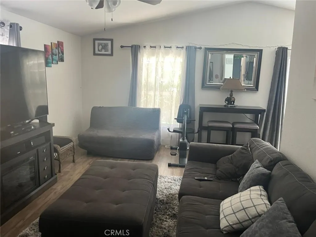 https://cdn.realtyfeed.com/cdn/127/306739929/99df53f1e5e62dd1a780373d9ba2f4ca.webp
