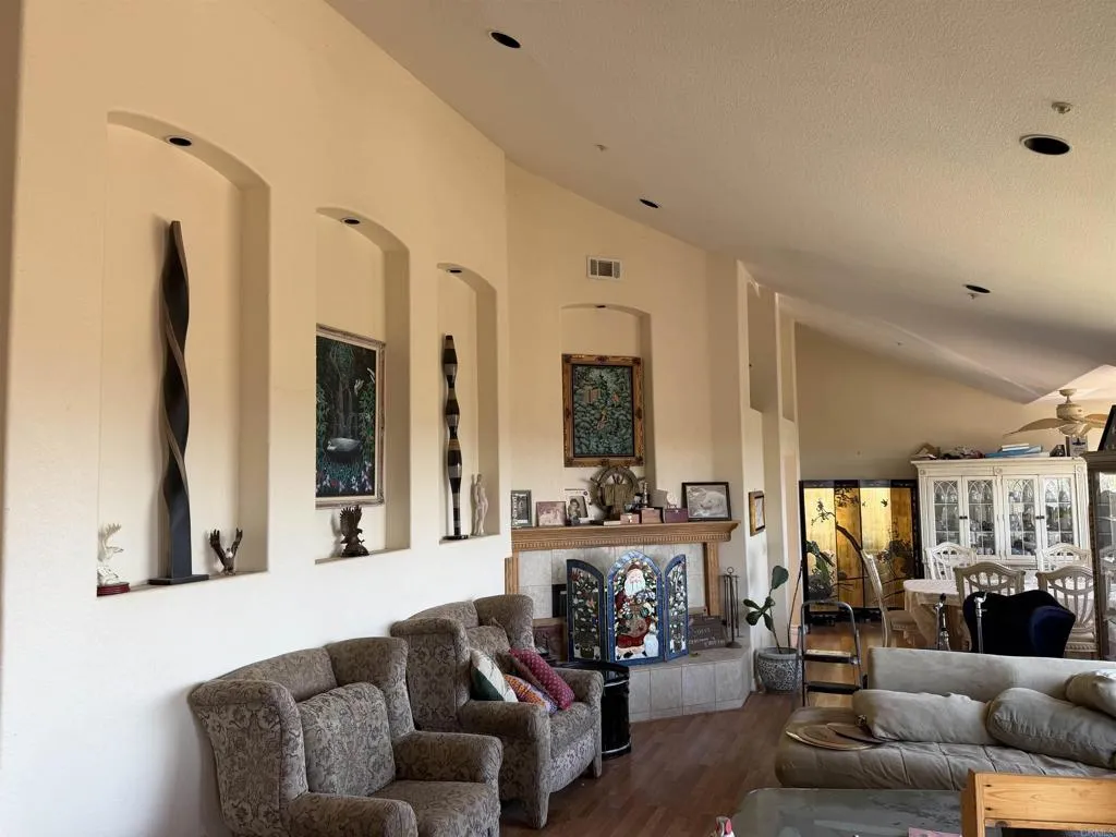 https://cdn.realtyfeed.com/cdn/127/306739980/b0f4450b42bfdbc7d227926f7f0b40c3.webp