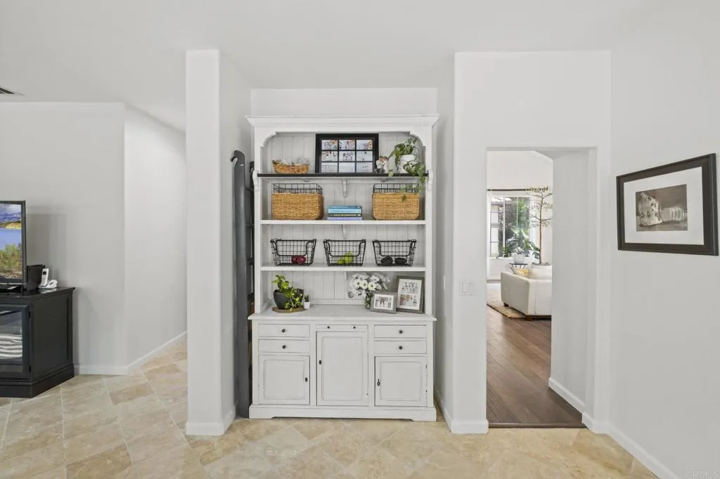 https://cdn.realtyfeed.com/cdn/127/306739997/2374c006a248232de9cc9ddeaf4fe9ae.webp