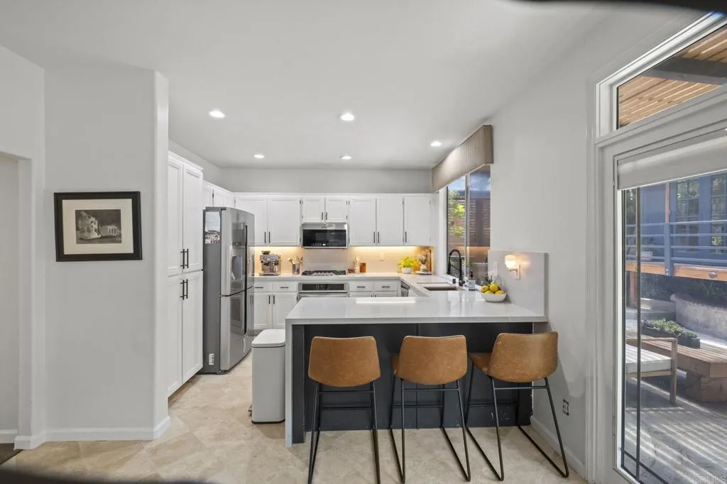 https://cdn.realtyfeed.com/cdn/127/306739997/516ab089bc8e5210b133c0c3ea35ae4b.webp