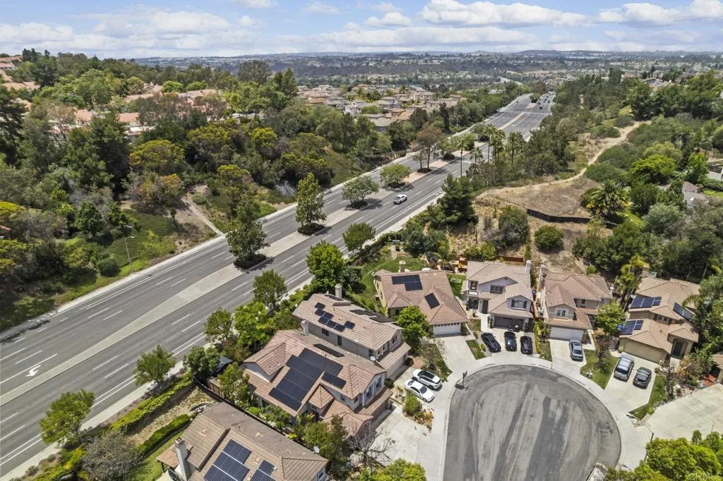 https://cdn.realtyfeed.com/cdn/127/306739997/932b5e0f21f99ce9f461a716c3064688.webp
