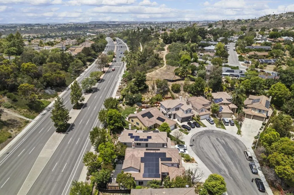 https://cdn.realtyfeed.com/cdn/127/306739997/9af0e0fa1bf2da01d222ef6f15c4ab0b.webp