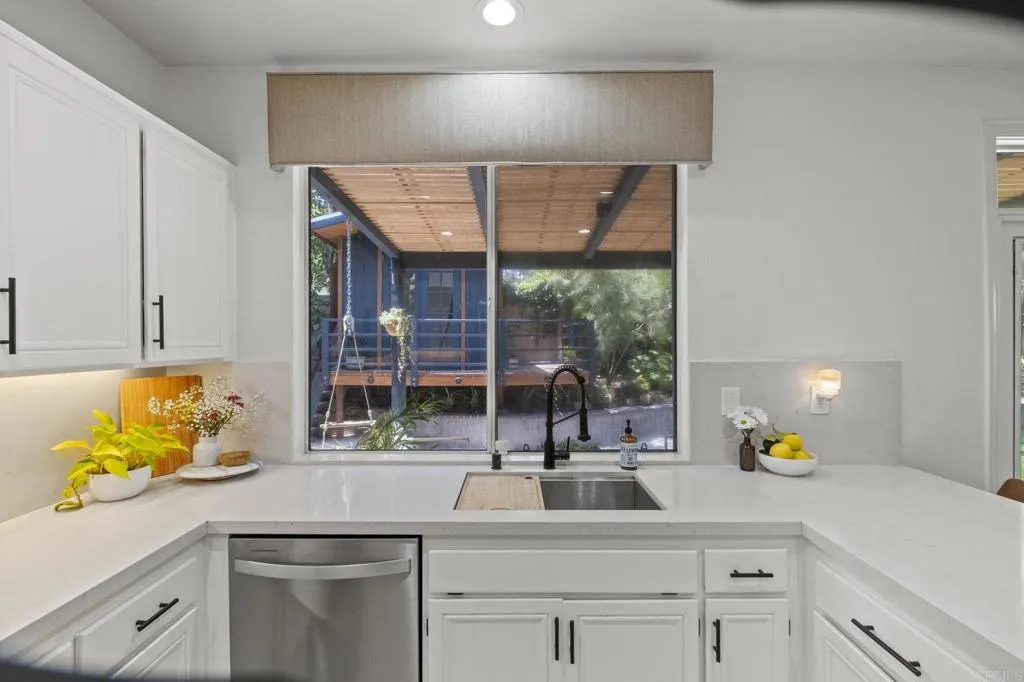 https://cdn.realtyfeed.com/cdn/127/306739997/c417741c5390c9c6958b018ea59689fc.webp
