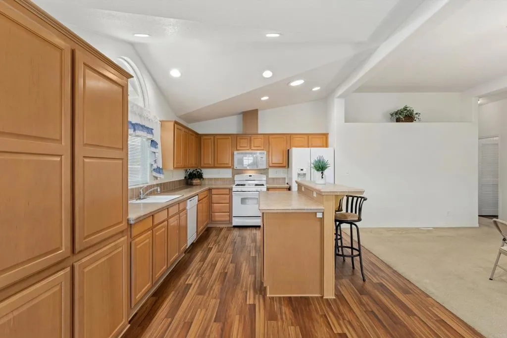 https://cdn.realtyfeed.com/cdn/127/306740040/06990a3749d6f89fc9f173863a8c8932.webp