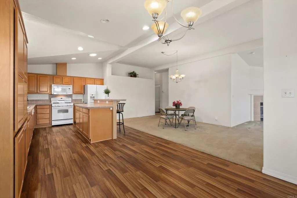 https://cdn.realtyfeed.com/cdn/127/306740040/07682385e1a28e04e83d34a5812a426f.webp