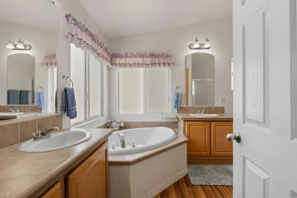 https://cdn.realtyfeed.com/cdn/127/306740040/12f62d7b748085c7ce901b4535b3f74b.webp
