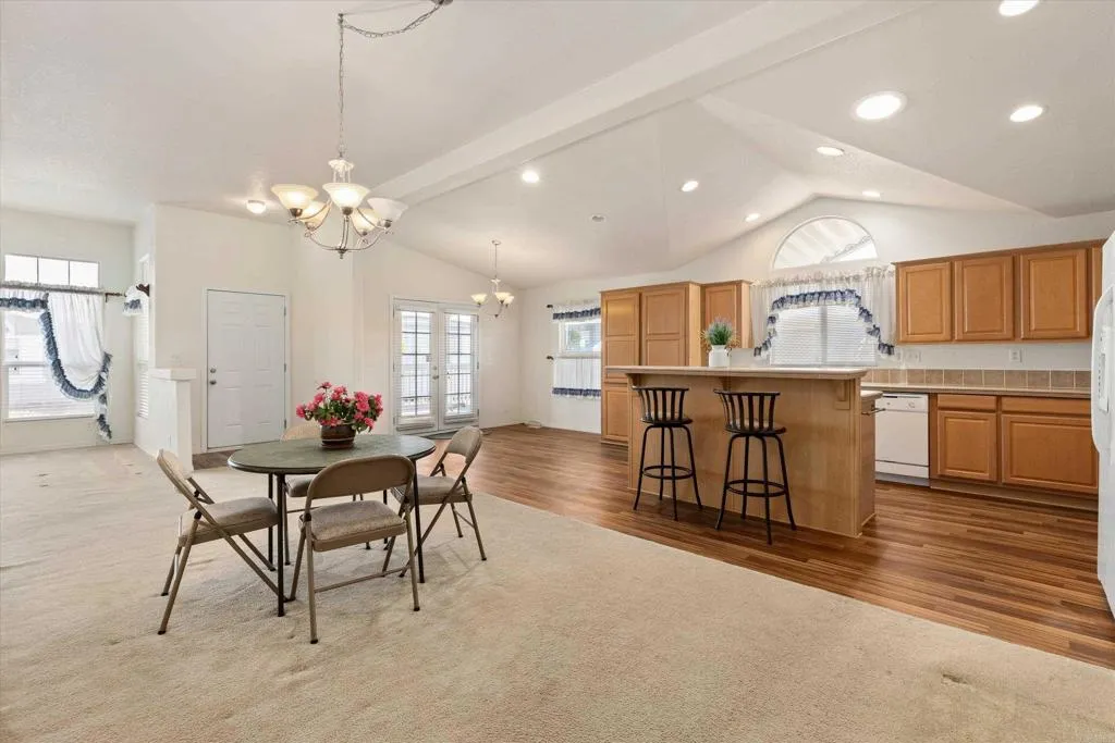 https://cdn.realtyfeed.com/cdn/127/306740040/23c1c94e0ea2185b1bb9d78475359941.webp