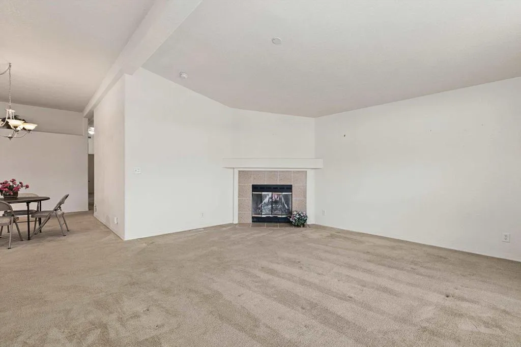 https://cdn.realtyfeed.com/cdn/127/306740040/accba56c9d1295bfca30ba883749cb7c.webp