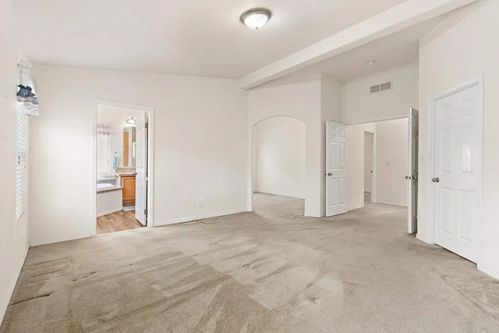https://cdn.realtyfeed.com/cdn/127/306740040/d86b0588b4534b93aee28cb3841a1d00.webp