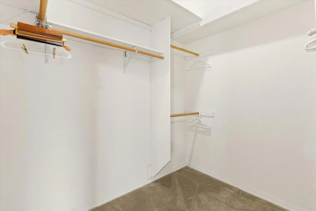 https://cdn.realtyfeed.com/cdn/127/306740040/ee8c317a98a9c9f63fabe417bbc13138.webp