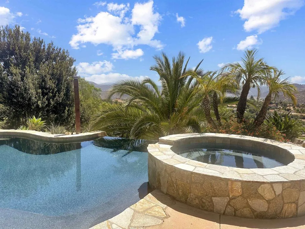 https://cdn.realtyfeed.com/cdn/127/306740044/5aa1a4ca440bdf6236a2a3ba9c00b223.webp