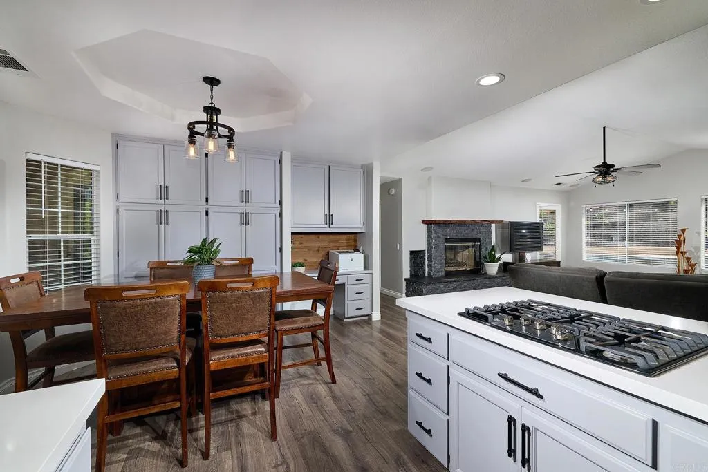 https://cdn.realtyfeed.com/cdn/127/306740047/0c974af38e0f2e2bd8bff2f36e10af31.webp