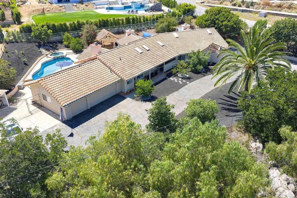 https://cdn.realtyfeed.com/cdn/127/306740047/6b9ba0731b7f554121e5cff3f21c10a9.webp