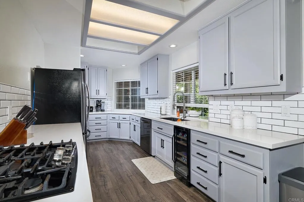 https://cdn.realtyfeed.com/cdn/127/306740047/b9b425d99d594e6831918597d17de299.webp
