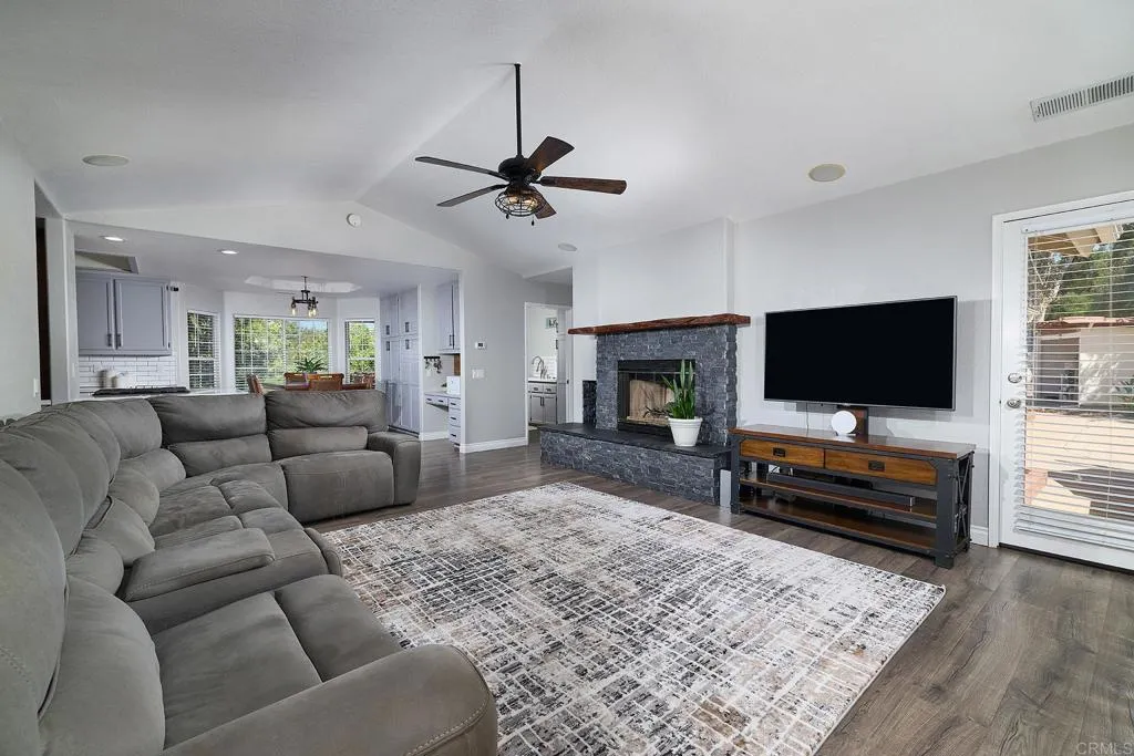 https://cdn.realtyfeed.com/cdn/127/306740047/f6cf814f42eb25561fa028348580ffda.webp