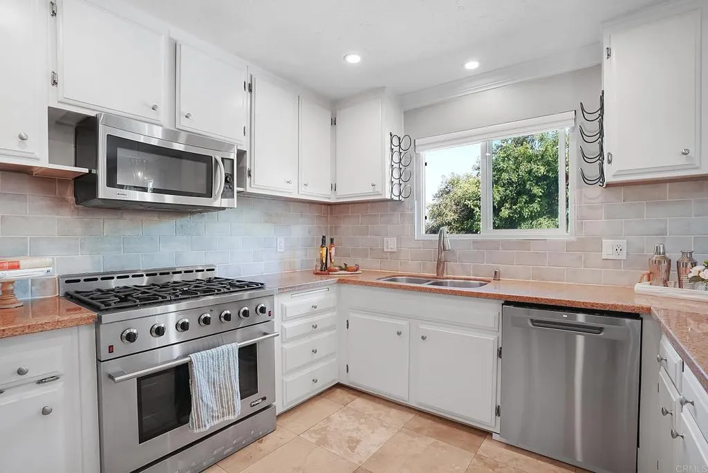 https://cdn.realtyfeed.com/cdn/127/306740049/1b05638a1777a780562360a443b5646f.webp