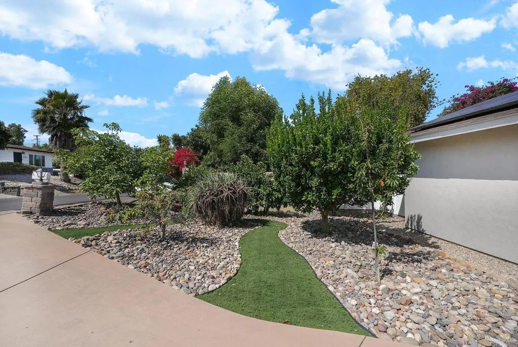 https://cdn.realtyfeed.com/cdn/127/306740049/37fa3457e9bdc1eed7f1d9c7fafaae9c.webp