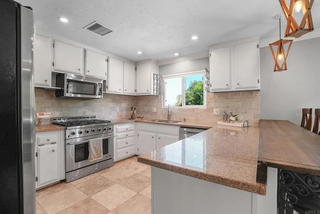 https://cdn.realtyfeed.com/cdn/127/306740049/68c810a38e33bd7840f4eb709f0b3ebf.webp