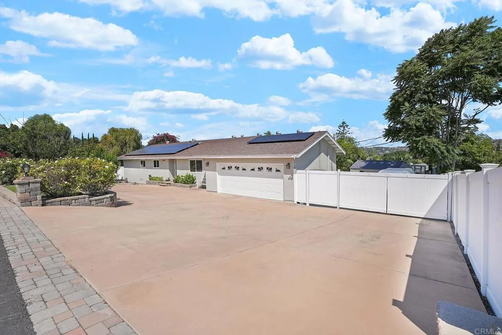 https://cdn.realtyfeed.com/cdn/127/306740049/7b6a2221147353af2faec15496087fdc.webp