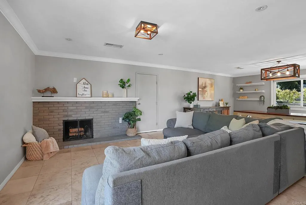 https://cdn.realtyfeed.com/cdn/127/306740049/eef2e538e4c02c1c7791f78152d7c600.webp