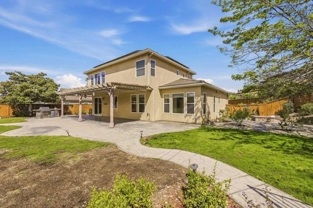 https://cdn.realtyfeed.com/cdn/127/306740085/7e624d901cbb21475d9a232f0475e1e3.webp
