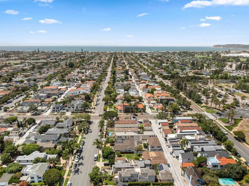 https://cdn.realtyfeed.com/cdn/127/306740135/0e807d3da6a3ed3516aa94b4d640d3fb.webp