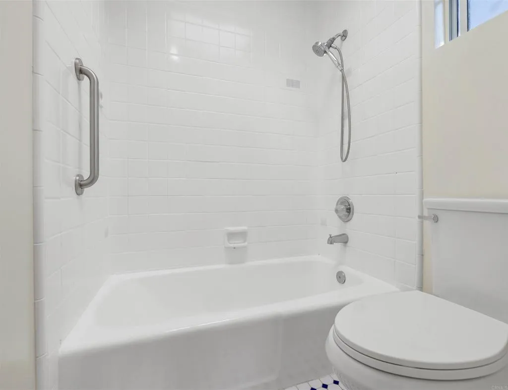 https://cdn.realtyfeed.com/cdn/127/306740135/12fa9ee083f122f24c2b32de9ffd76b2.webp