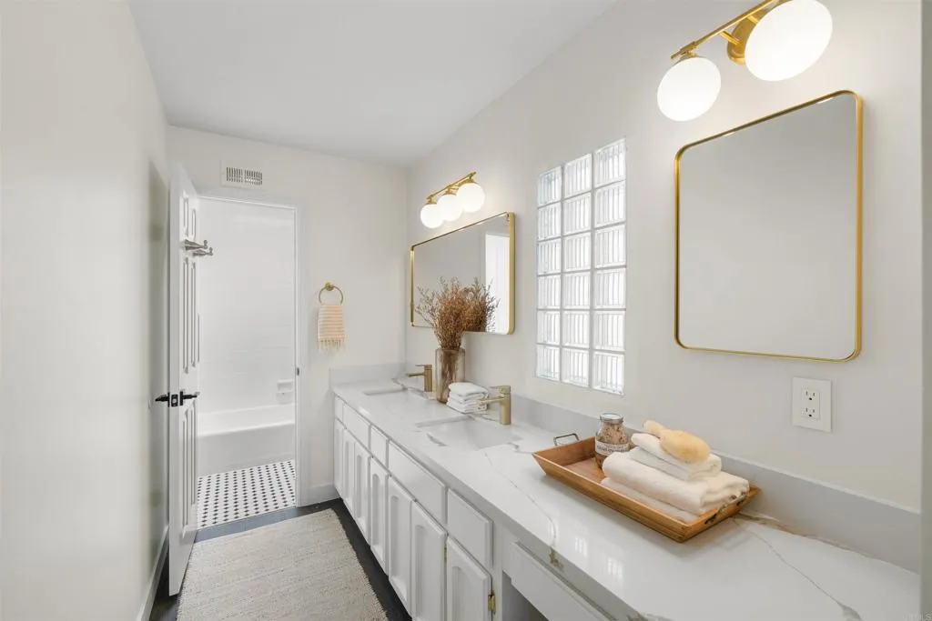 https://cdn.realtyfeed.com/cdn/127/306740135/907d8b972f9e9829d520e41fca1bab15.webp
