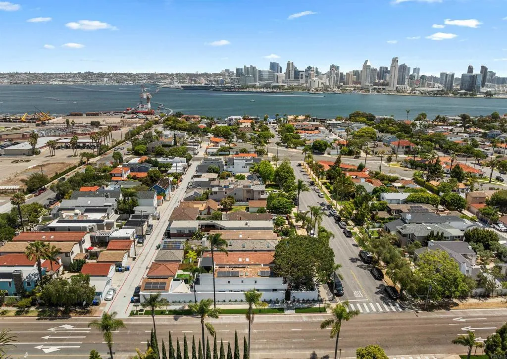 https://cdn.realtyfeed.com/cdn/127/306740135/c36f17a3bea263d607060dc442b4ad71.webp