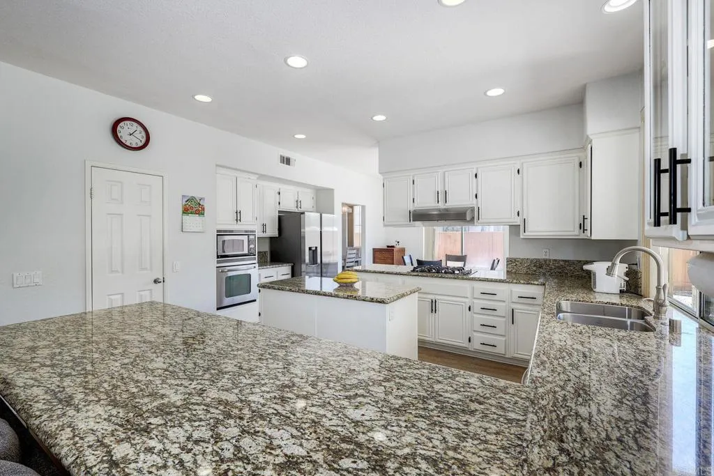 https://cdn.realtyfeed.com/cdn/127/306740145/902d98ce0f3c84a3b217d75a003c3ac3.webp