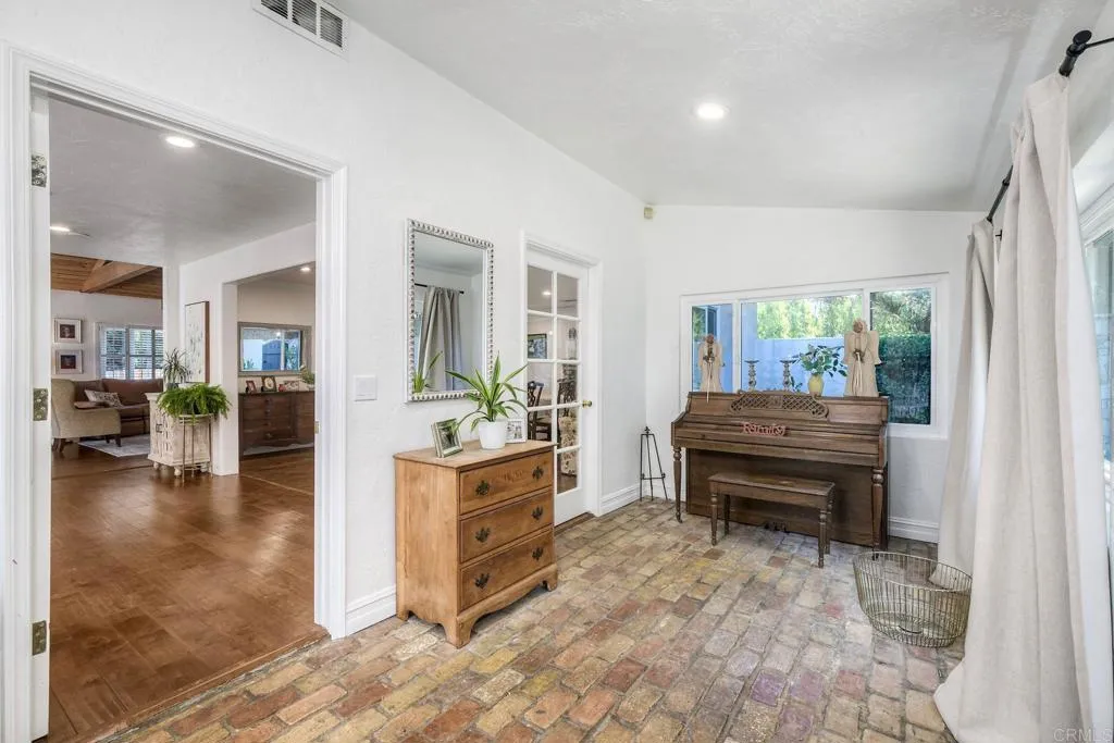 https://cdn.realtyfeed.com/cdn/127/306740166/25874b7450e67d08630037b3706acdf8.webp