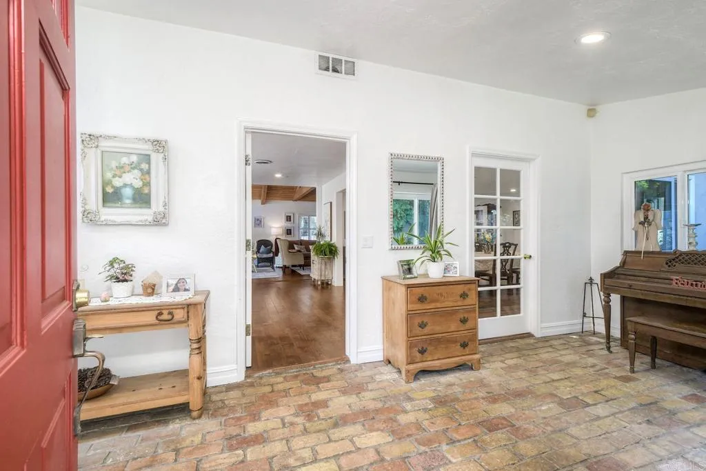 https://cdn.realtyfeed.com/cdn/127/306740166/dcca587d3d3854241751dbd9b28e4582.webp