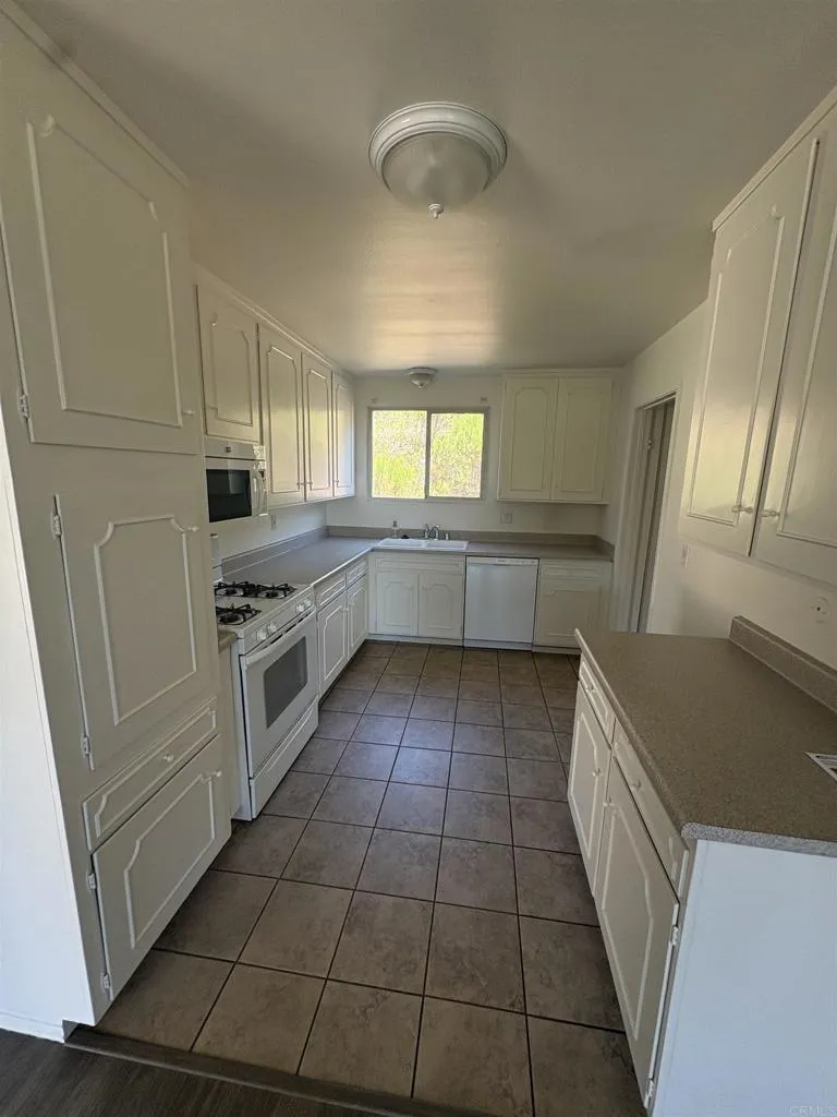 https://cdn.realtyfeed.com/cdn/127/306740172/63ea45f9d5ca83b1bf4e6f29b3f79d1c.webp