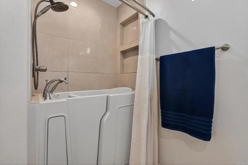 https://cdn.realtyfeed.com/cdn/127/306740217/569608ff9a3c33e8156772dfd659c766.webp