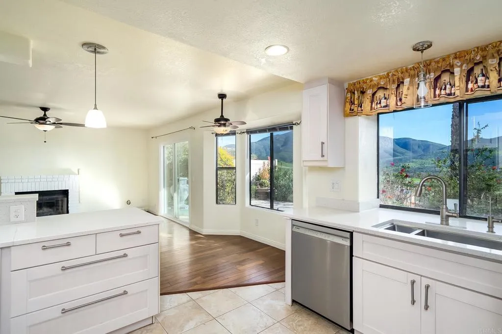 https://cdn.realtyfeed.com/cdn/127/306740222/4a5d7164f35ab8fe2e6957caac303ca1.webp