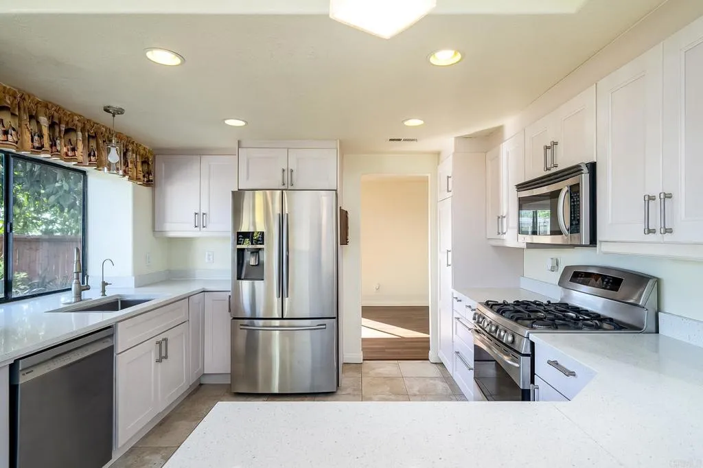 https://cdn.realtyfeed.com/cdn/127/306740222/78dc6ae4cc561270a55fc2012842901a.webp