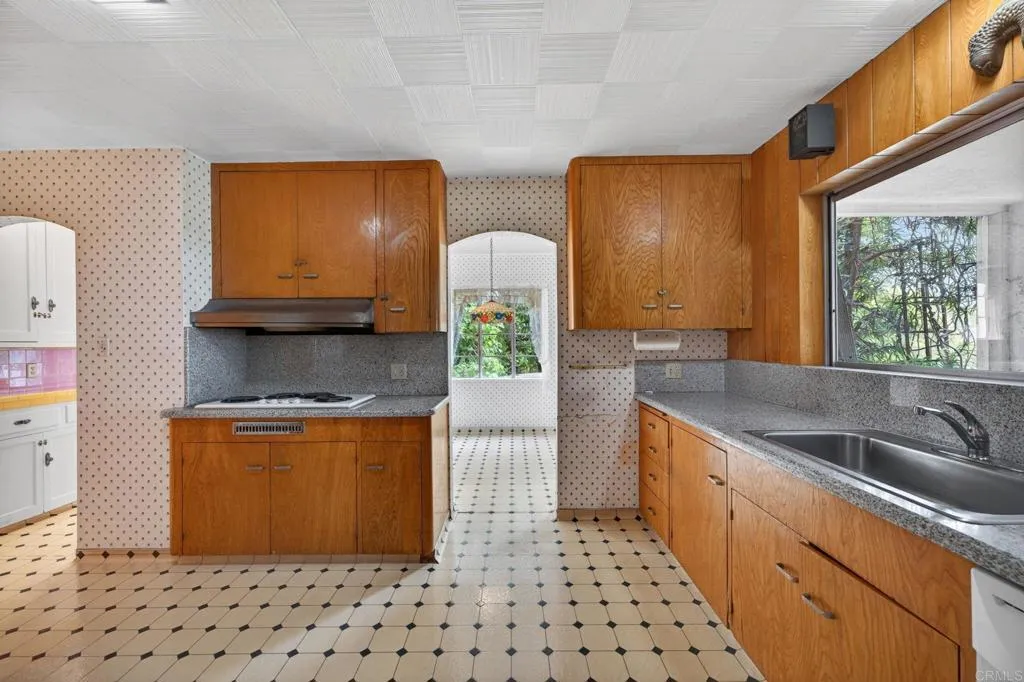 Listing image 65