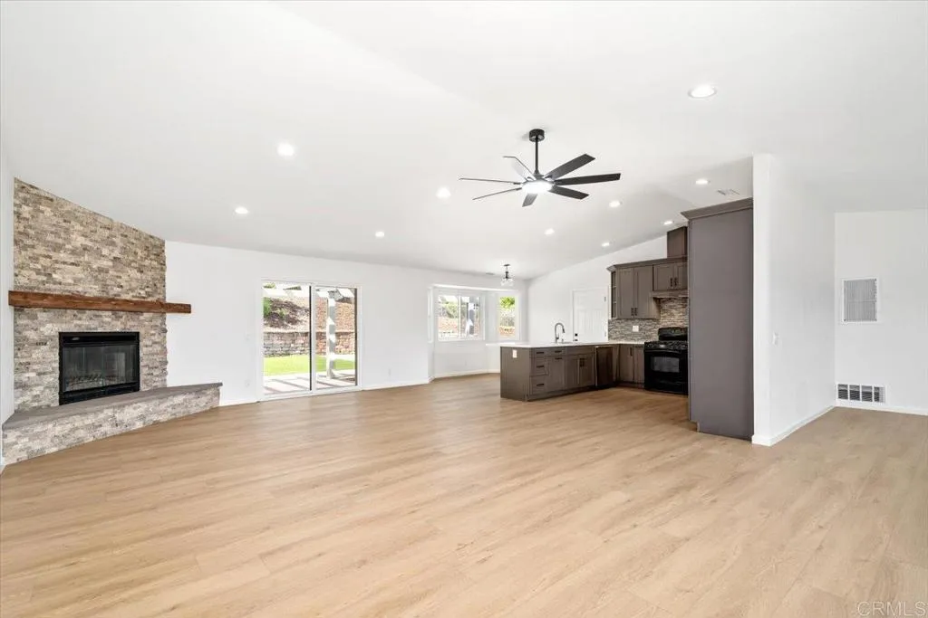 https://cdn.realtyfeed.com/cdn/127/306740293/21561a4aa364063cf4c90b1b8b693662.webp