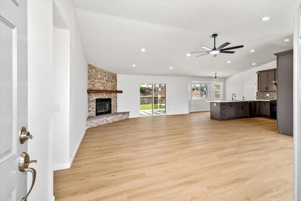 https://cdn.realtyfeed.com/cdn/127/306740293/51d2d53eca8747819d1a7d2671c7dea7.webp