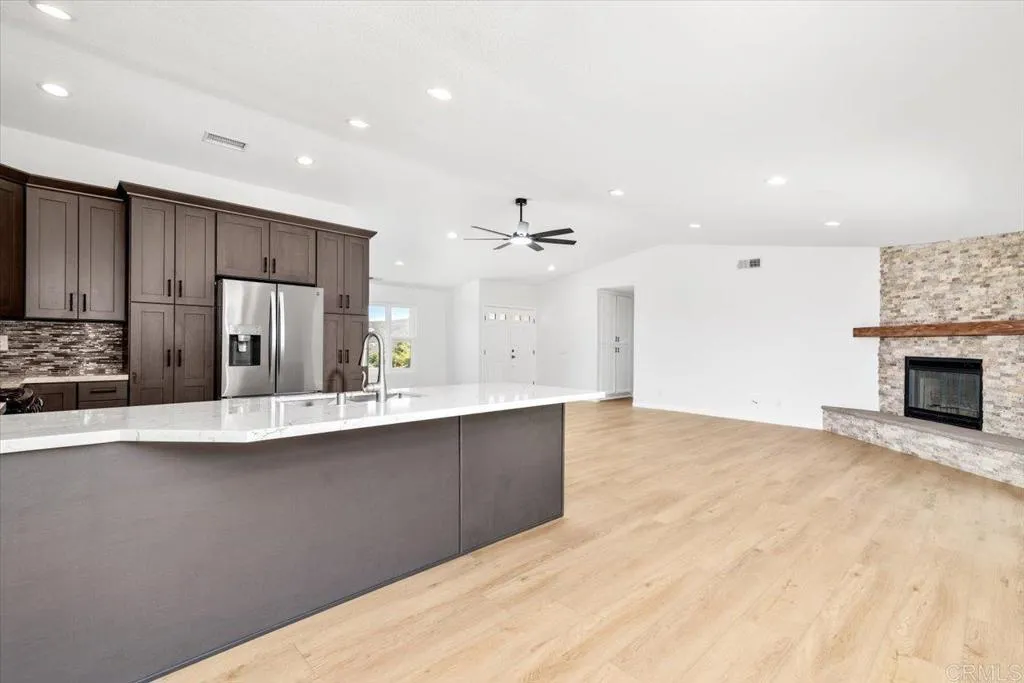 https://cdn.realtyfeed.com/cdn/127/306740293/83fe2482ab9ef68ef60b8a2d653a149a.webp